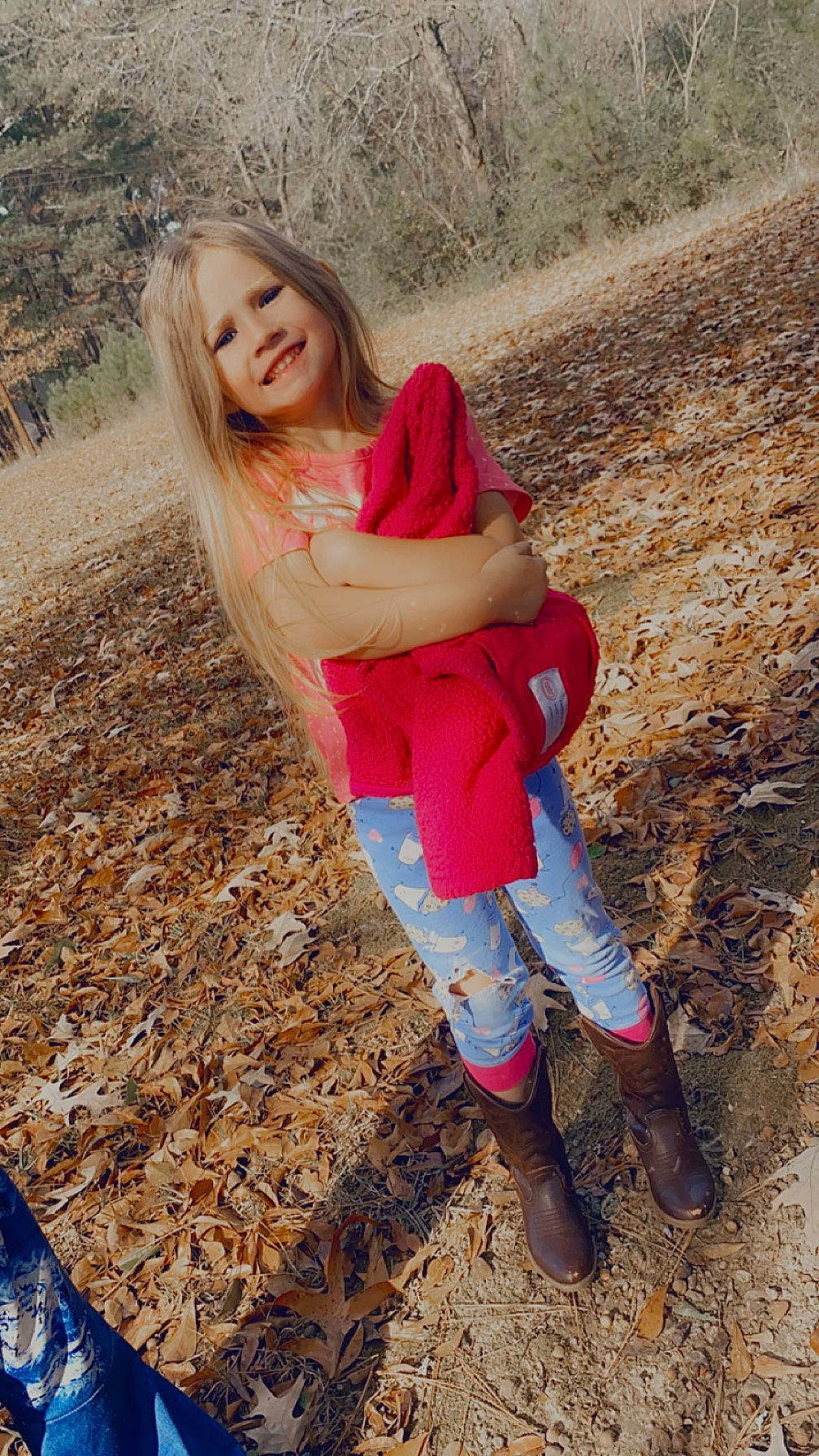 Melly is registered to the contest to win money with this photo: beauty, blond, boot, brown_hair, footwear, grass, hair, happy, human_leg, joy, knee, landscape, leg, long_hair, people_in_nature, person, shoe, smile, sneakers, soil