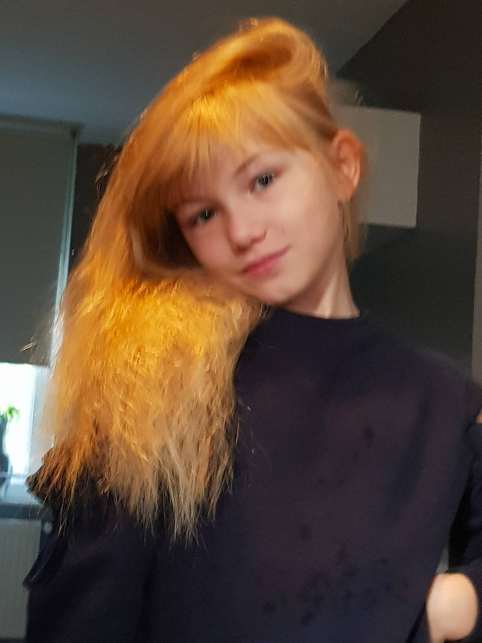 Schadna participe au concours pour gagner de l'argent avec cette photo : bangs, beauty, blond, brown_hair, curtained_hair, feathered_hair, hair, hair_coloring, hairstyle, layered_hair, lip, long_hair, person, red_hair, step_cutting, surfer_hair