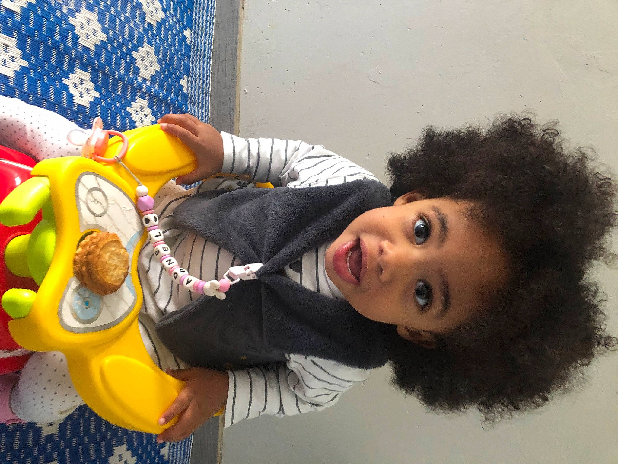 Adnel participe au concours pour gagner de l'argent avec cette photo : child, fun, gesture, glove, happy, leisure, mouth, nose, organ, person, play, room, skin, smile, stuffed_toy, surprise, toddler, toy