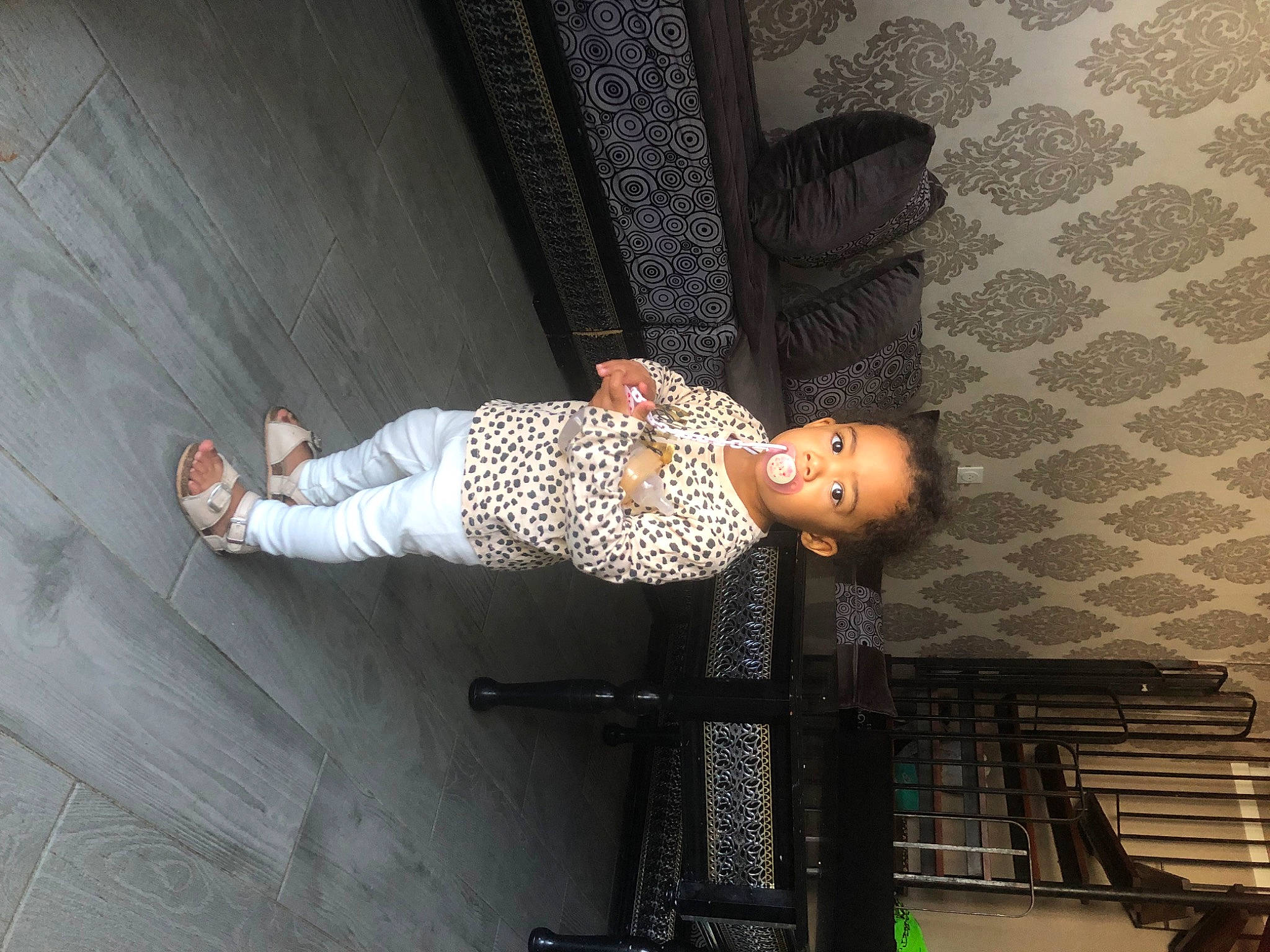 Adnel a rejoint le concours — aidez-le/la à gagner de superbes lots ! child, composite_material, concrete, elbow, fashion_design, flash_photography, floor, flooring, fun, pattern, person, room, smile, toddler, wood