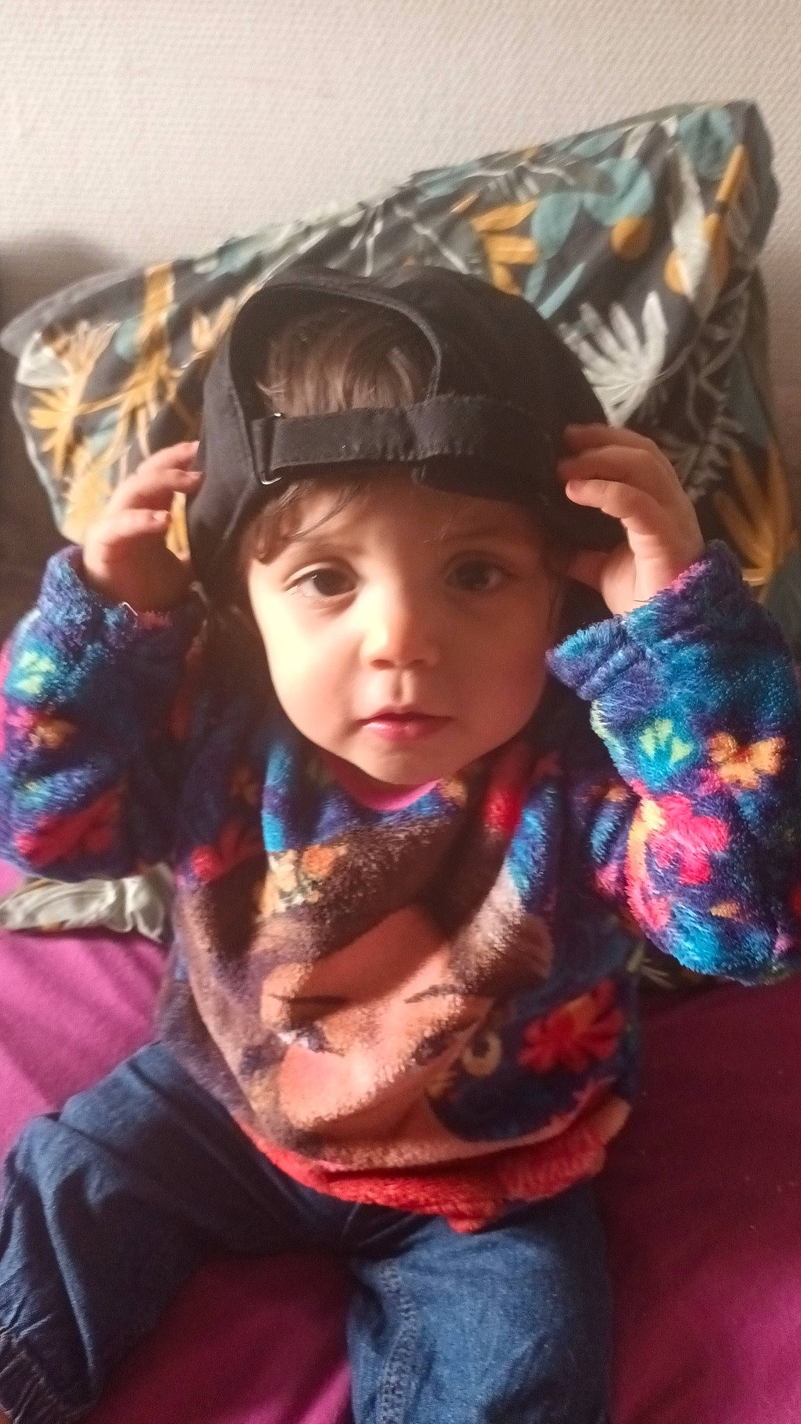 Viktoria a rejoint le concours — aidez-le/la à gagner de superbes lots ! cap, cheek, child, cool, ear, eye, eyelash, fashion_accessory, finger, fun, happy, headgear, headwear, iris, lip, nose, organ, person, purple, skin