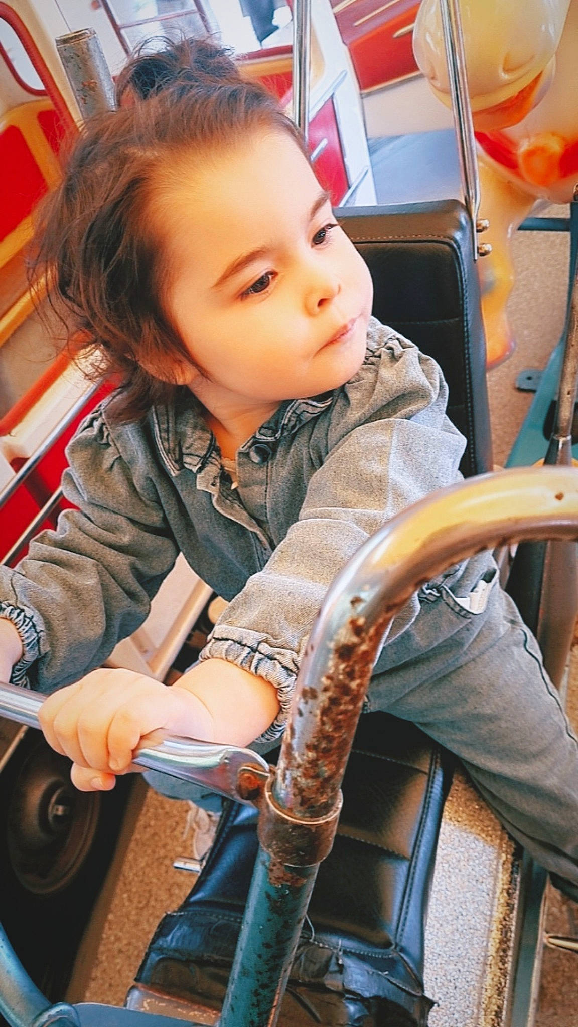Aurore a rejoint le concours — aidez-le/la à gagner de superbes lots ! baby, baby_toddler_clothing, chair, cheek, child, city, eye, fashion, fun, happy, human, leisure, person, product, sitting, skin, standing, tire, toddler, wheel