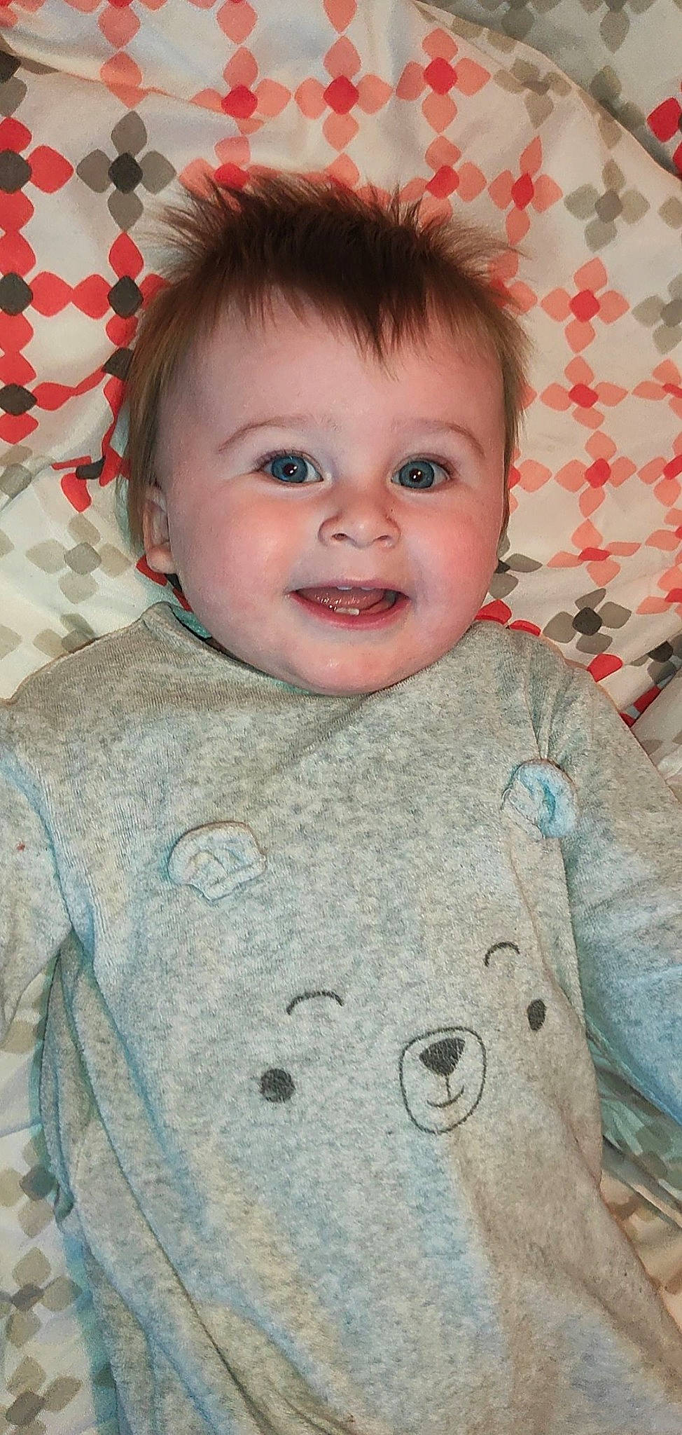 Joyce a rejoint le concours — aidez-le/la à gagner de superbes lots ! baby, baby_toddler_clothing, cheek, chin, clothing, eye, eyebrow, face, head, iris, joy, lip, nose, outerwear, person, product, skin, sleeve, smile, standing