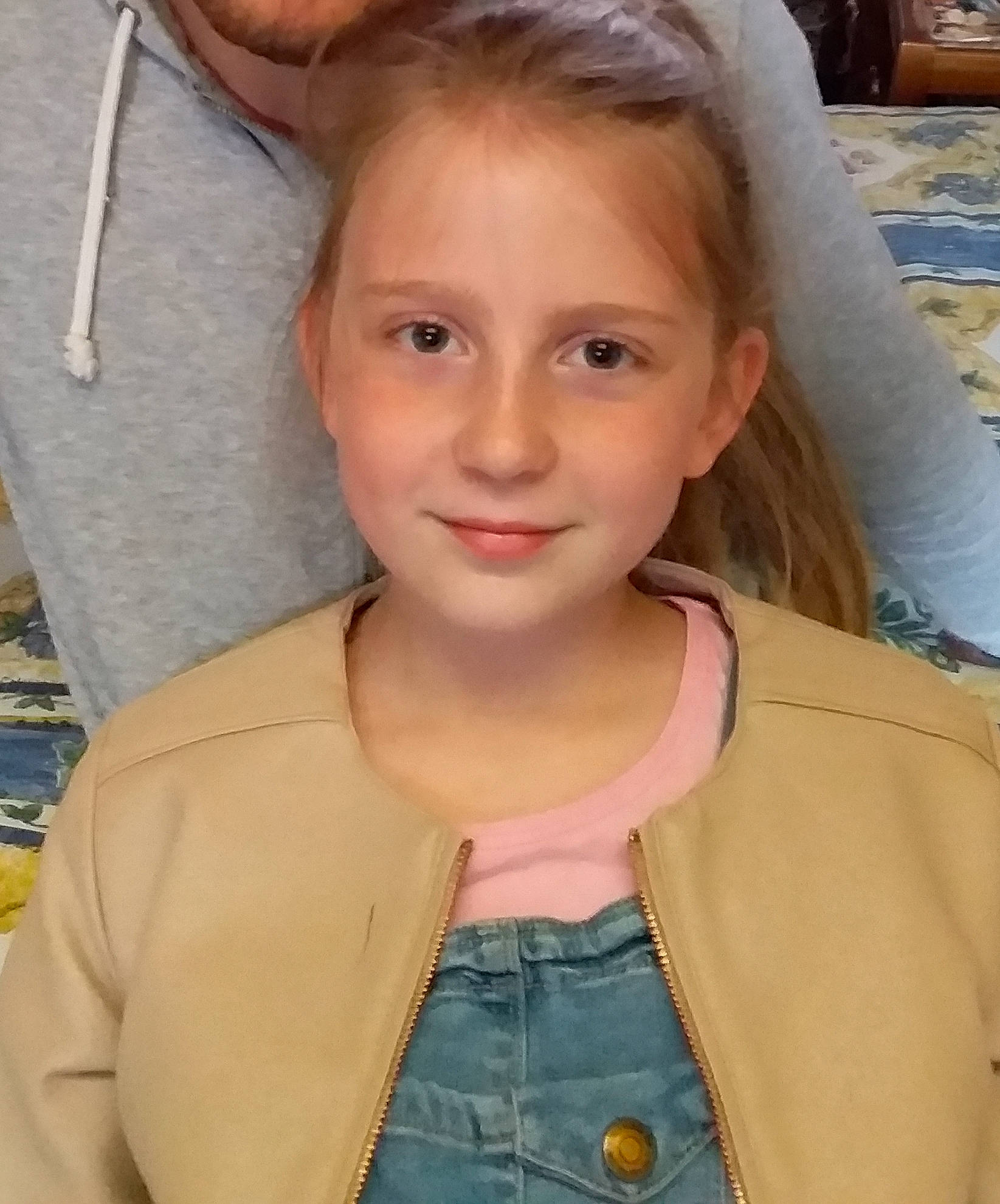 Amy a rejoint le concours — aidez-le/la à gagner de superbes lots ! blond, brown_hair, child, child_model, chin, eyebrow, face, forehead, hair, hairstyle, jaw, joy, lip, long_hair, neck, person, smile