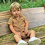 Gohan a rejoint le concours — aidez-le/la à gagner de superbes lots ! toddler, child, bench, forest, outdoor, greenery, trees, grass, shoes, striped_clothing, curious, sitting, nature, daylight, casual, young_child, portrait, wood, smile, cute