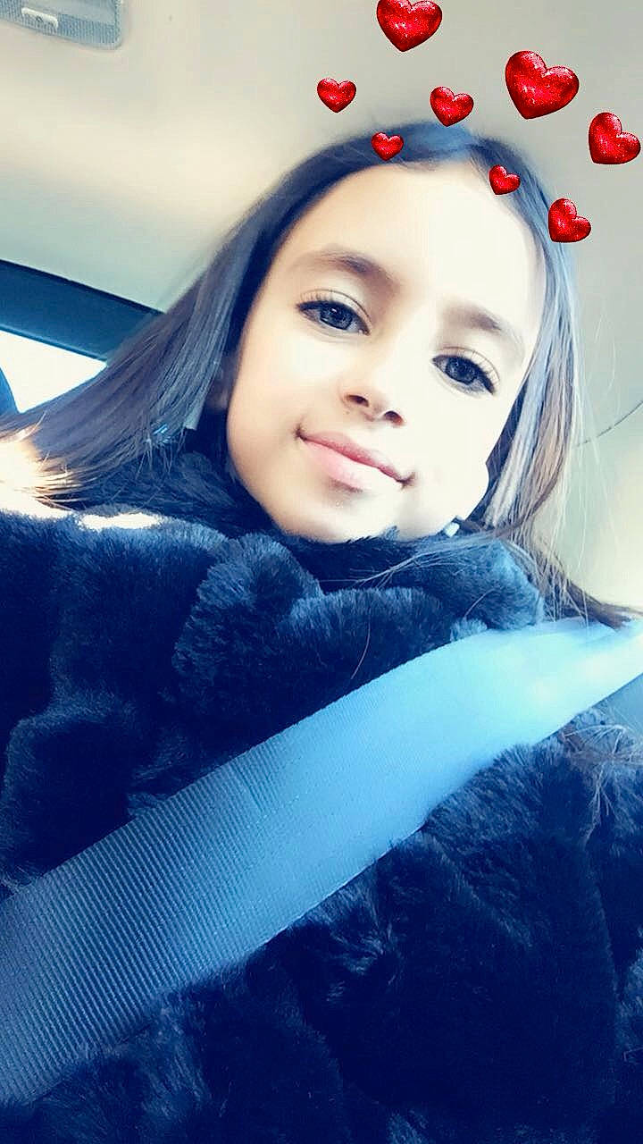 Cyriana a rejoint le concours — aidez-le/la à gagner de superbes lots ! beauty, black_hair, blue, cheek, child, eye, fur, hair, lip, person, photography, pink, skin, sky, smile