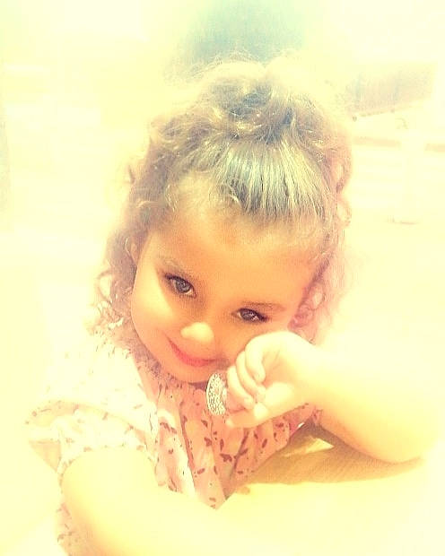 Calysta participe au concours pour gagner de l'argent avec cette photo : arm, cheek, chest, doll, dress, ear, eye, eyelash, fawn, finger, gesture, hand, happy, headgear, human_body, iris, lip, nose, person, skin