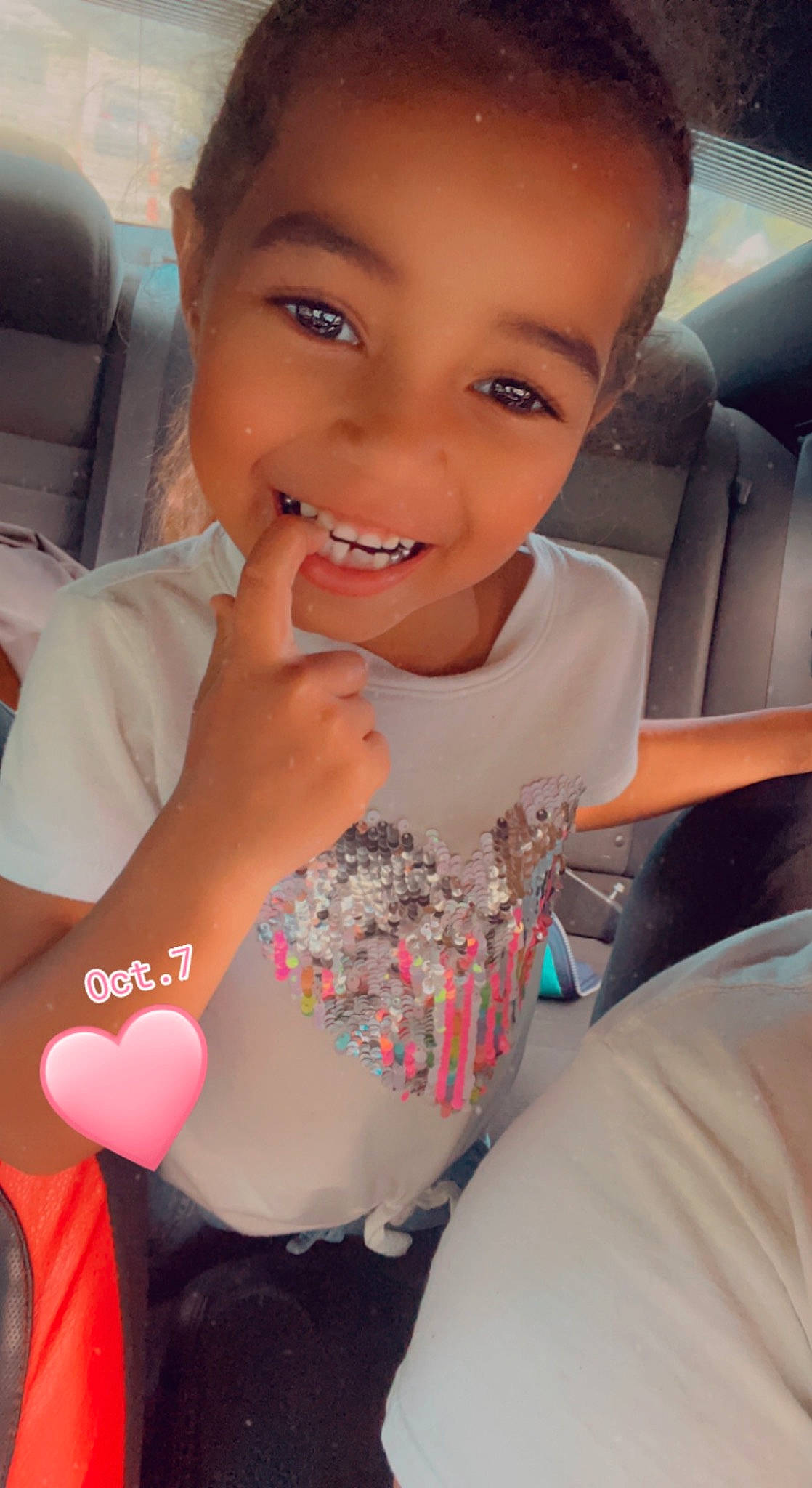 Khalani is registered to the contest to win money with this photo: arm, eye, eyebrow, facial_expression, finger, forehead, gesture, hair, hairstyle, happy, head, human_body, joy, lip, mouth, muscle, neck, organ, person, shoulder