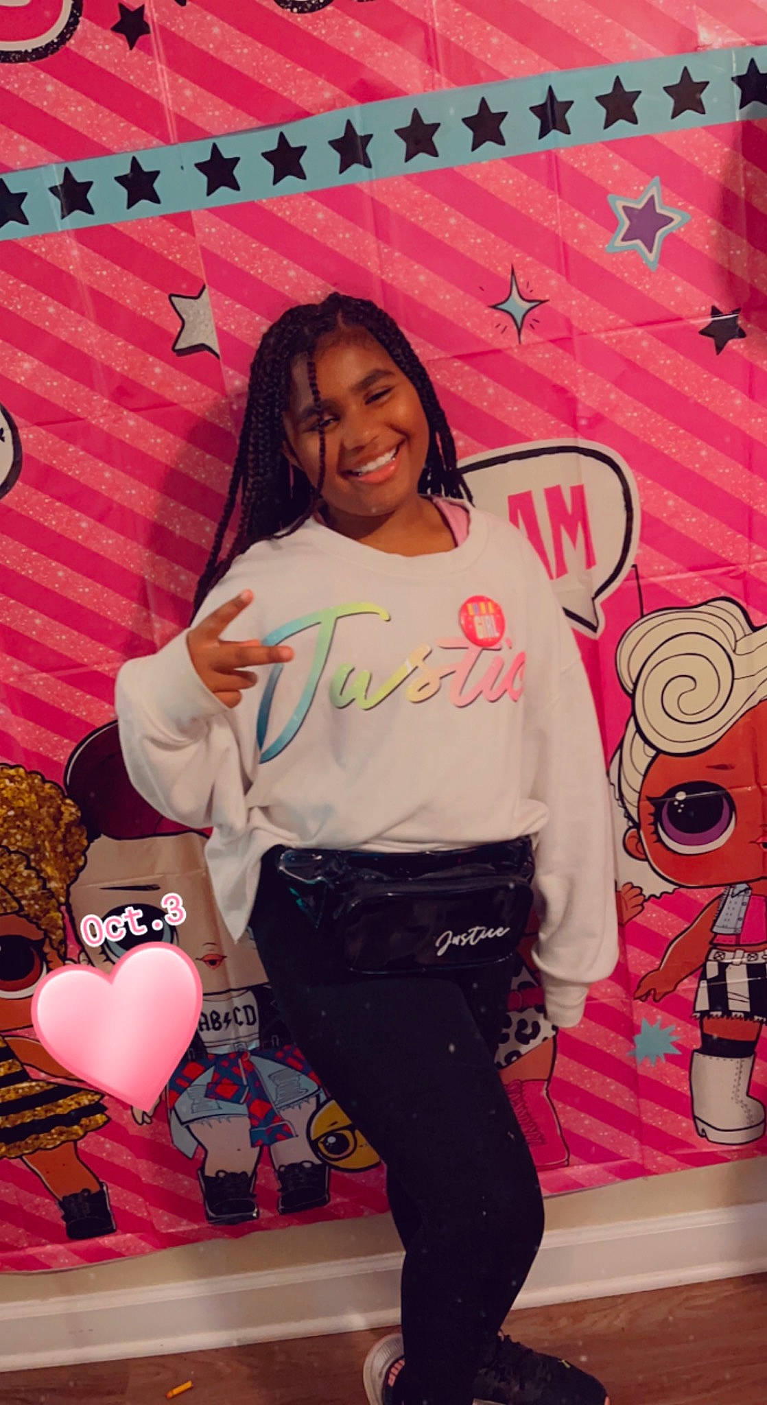 Kyra is registered to the contest to win money with this photo: abdomen, balloon, belt, cool, event, fun, happy, human_leg, joy, leisure, magenta, necklace, party, pattern, person, pink, sleeve, smile, t_shirt, thigh
