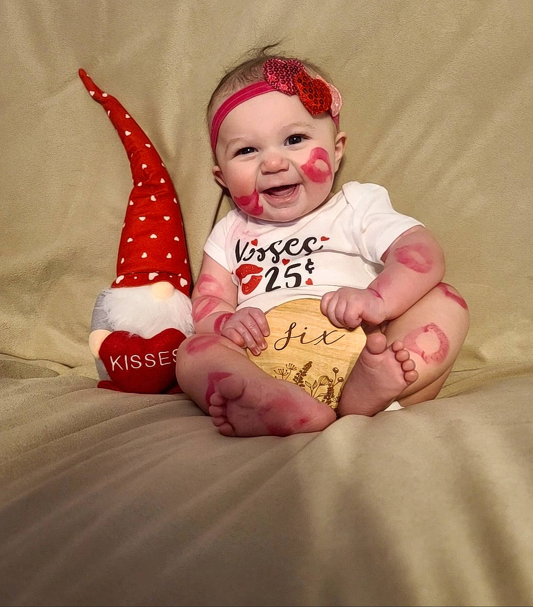 Emberly is registered to the contest to win money with this photo: baby, baby_toddler_clothing, comfort, eye, finger, flash_photography, foot, hand, happy, head, headwear, human_body, knee, leg, person, pink, skin, sleeve, smile, textile