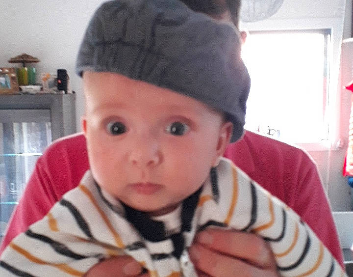 Ewenn a rejoint le concours — aidez-le/la à gagner de superbes lots ! baby, bonnet, cap, cheek, child, cool, face, fashion_accessory, forehead, head, headgear, headwear, person, toddler
