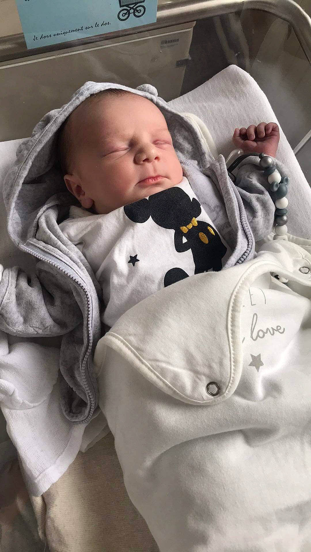 Kénaël participe au concours pour gagner de l'argent avec cette photo : baby, baby_products, bedtime, birth, cheek, child, comfort, linens, nap, person, product, sleep, toddler