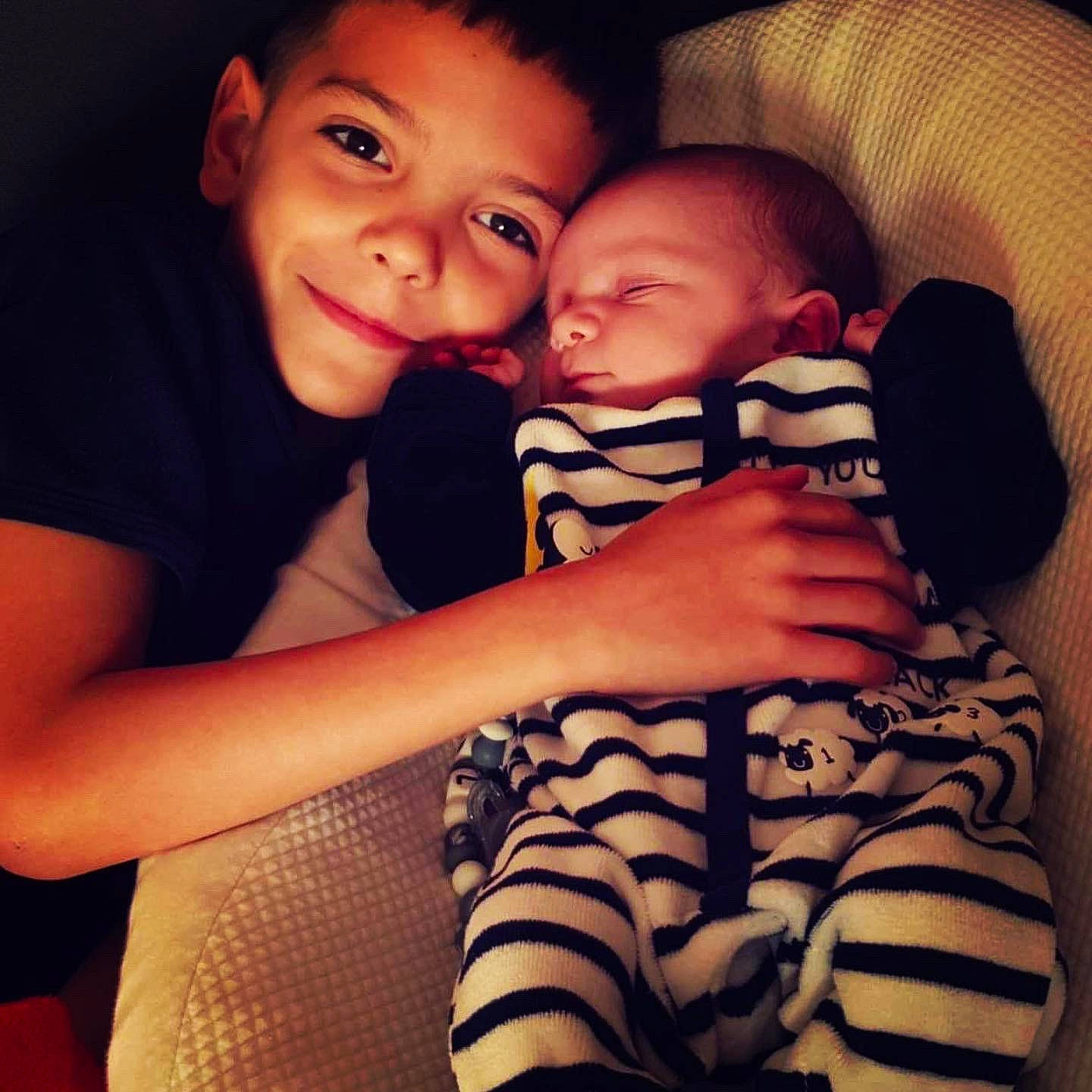 Kénaël participe au concours pour gagner de l'argent avec cette photo : arm, baby, cheek, child, cool, eye, face, finger, hand, happy, head, hug, interaction, leg, love, person, skin, sleep, smile, snapshot