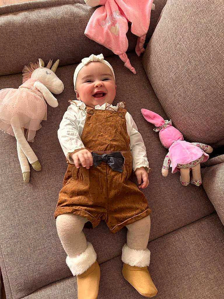 Lily a rejoint le concours — aidez-le/la à gagner de superbes lots ! art, baby, cheek, doll, fawn, fur, happy, head, headgear, headwear, joy, mammal, person, pink, plush, product, skin, smile, stuffed_toy, textile