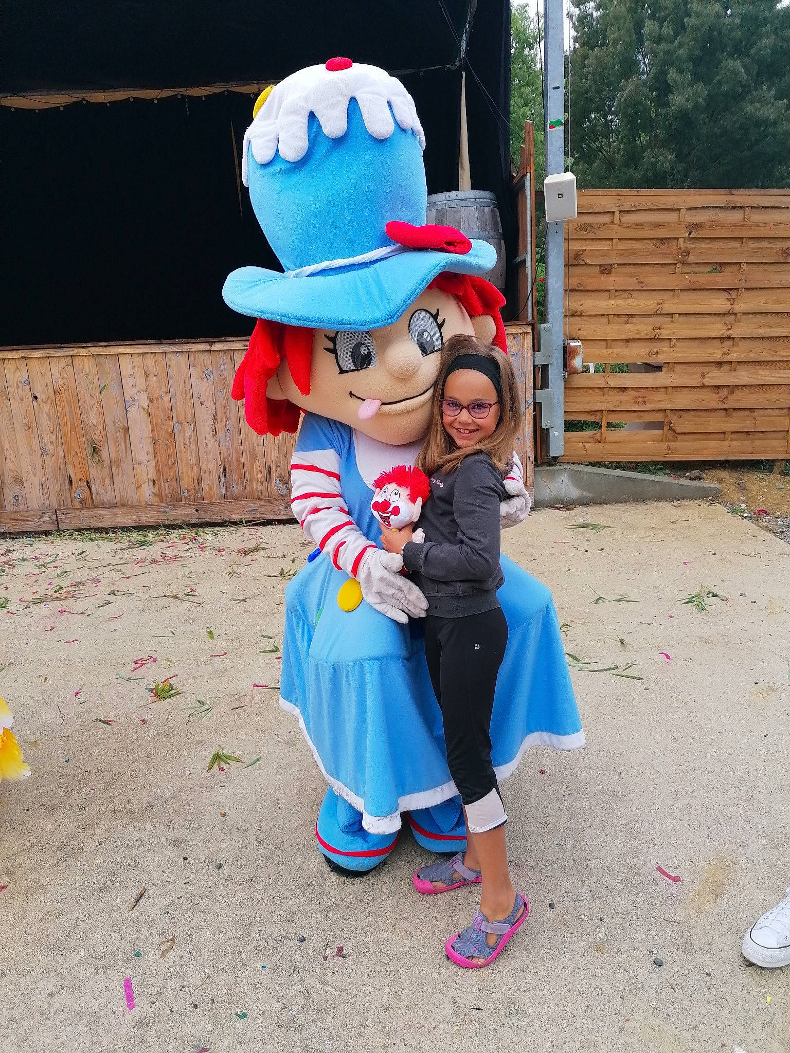 Taylis a rejoint le concours — aidez-le/la à gagner de superbes lots ! child, costume, fictional_character, fun, hat, headgear, headwear, joy, person, smile, sun_hat, toddler, vacation