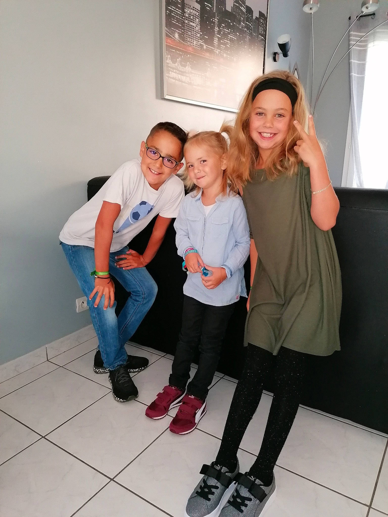 Taylis a rejoint le concours — aidez-le/la à gagner de superbes lots ! child, event, family, footwear, fun, headwear, joy, leisure, person, photography, shoe, skin, standing, t_shirt