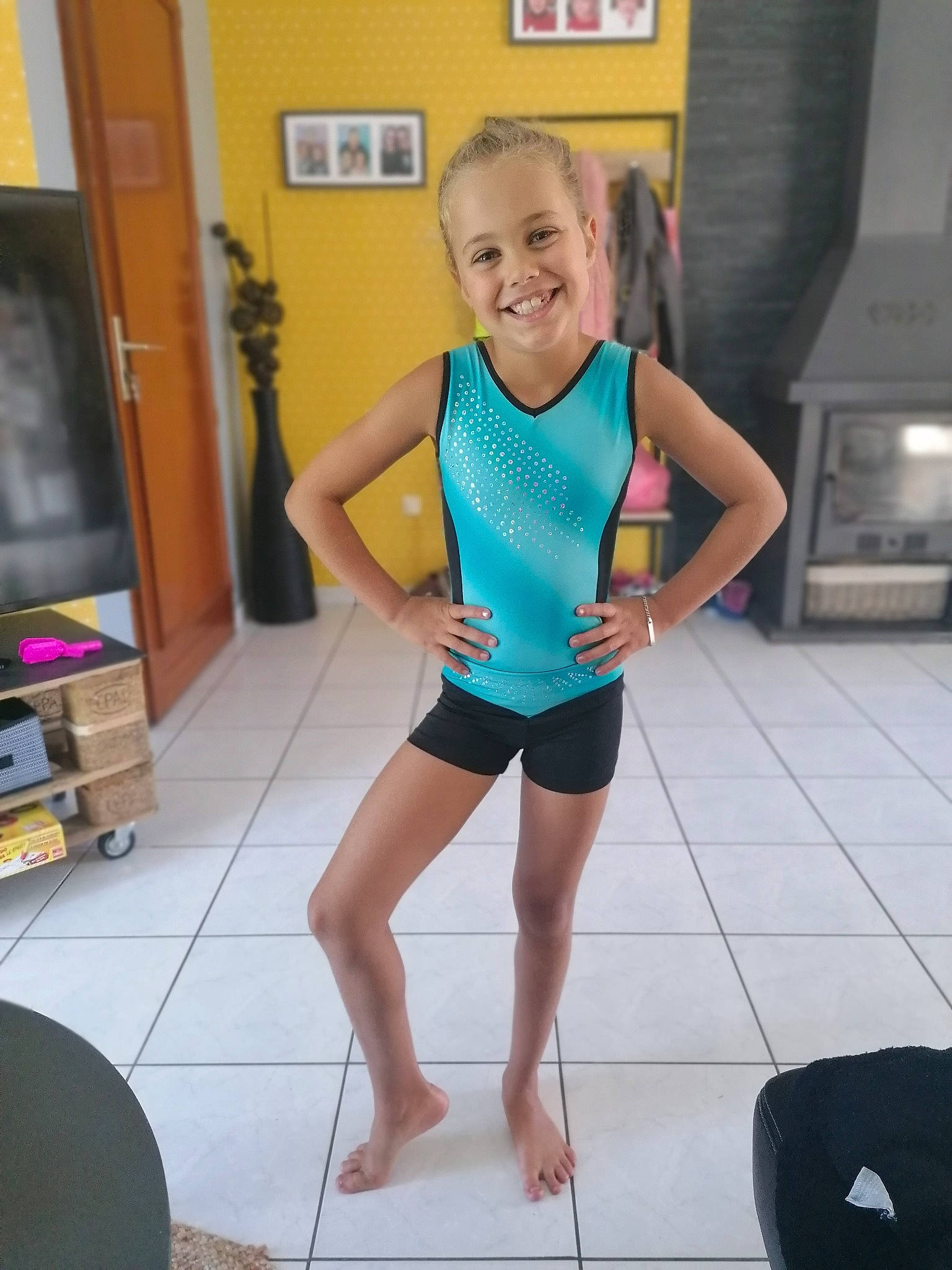 Taylis a rejoint le concours — aidez-le/la à gagner de superbes lots ! child, joy, leg, leotard, one_piece_swimsuit, person, sportswear, toddler