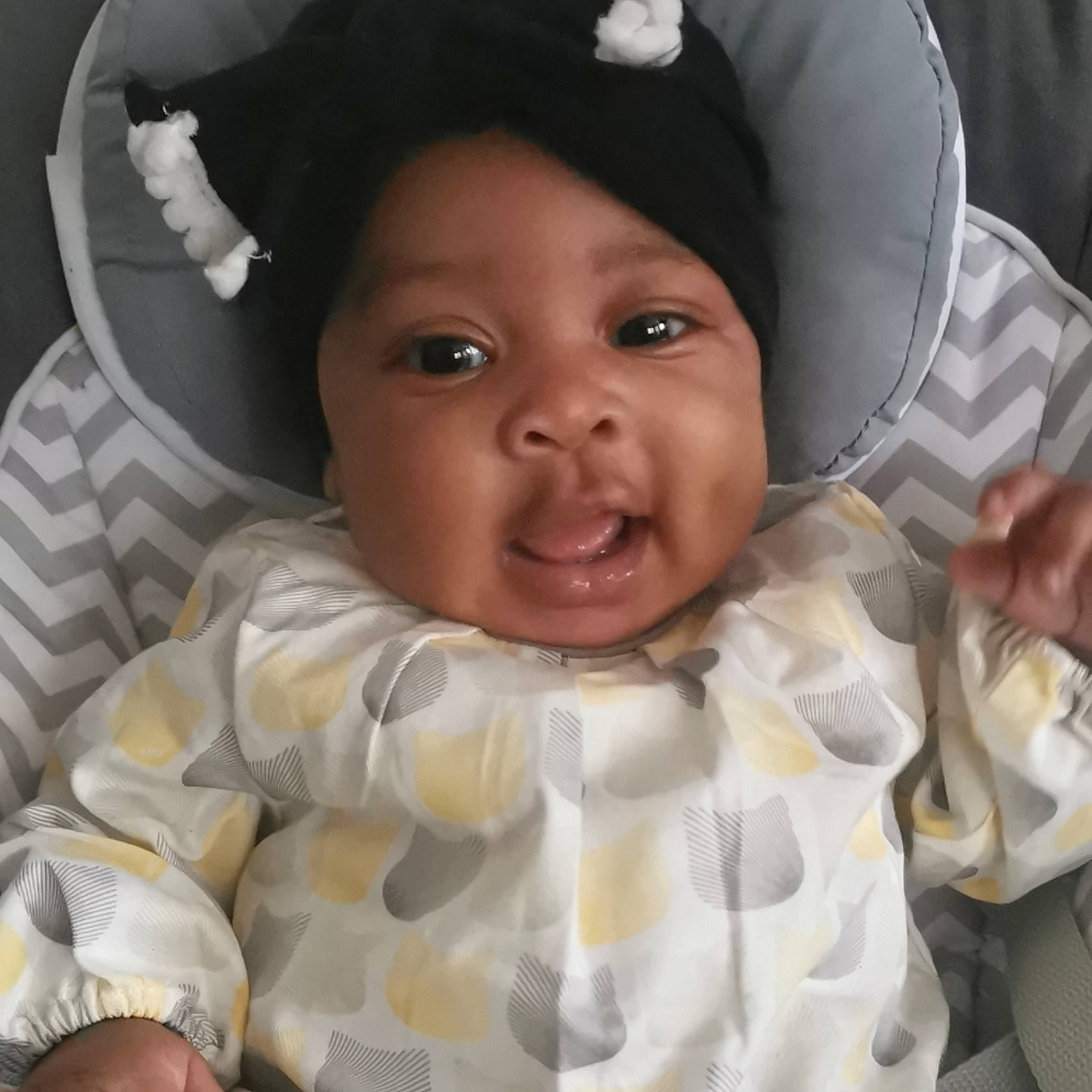 Dialla a rejoint le concours — aidez-le/la à gagner de superbes lots ! baby, cheek, child, face, facial_expression, headwear, mouth, nose, person, smile, toddler