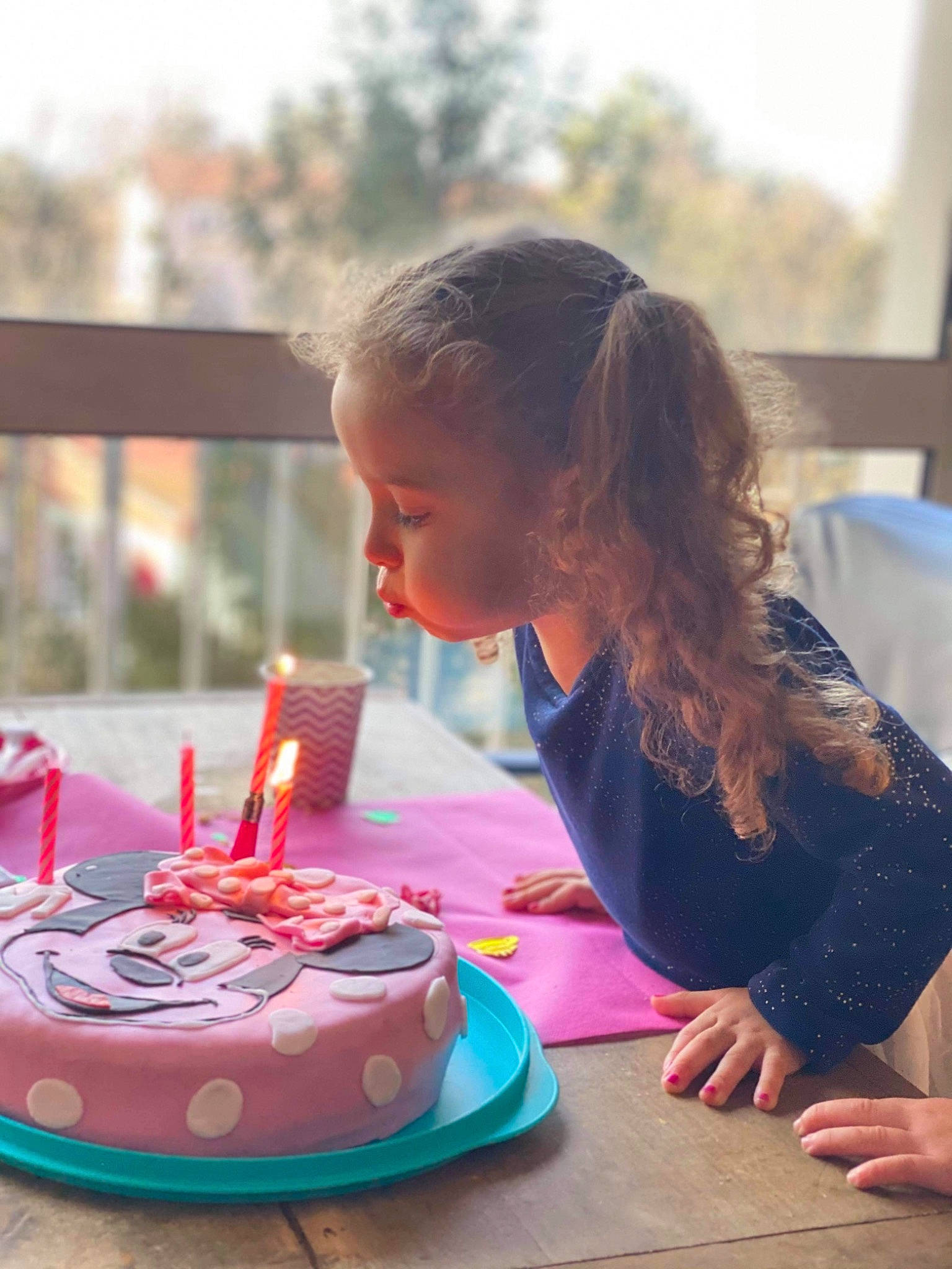 Miyah participe au concours pour gagner de l'argent avec cette photo : baked_goods, birthday, birthday_cake, birthday_candle, birthday_party, cake, cake_decorating, cake_decorating_supply, candle, dessert, event, food, happy, icing, leisure, person, recreation, sugar_paste, table, tableware