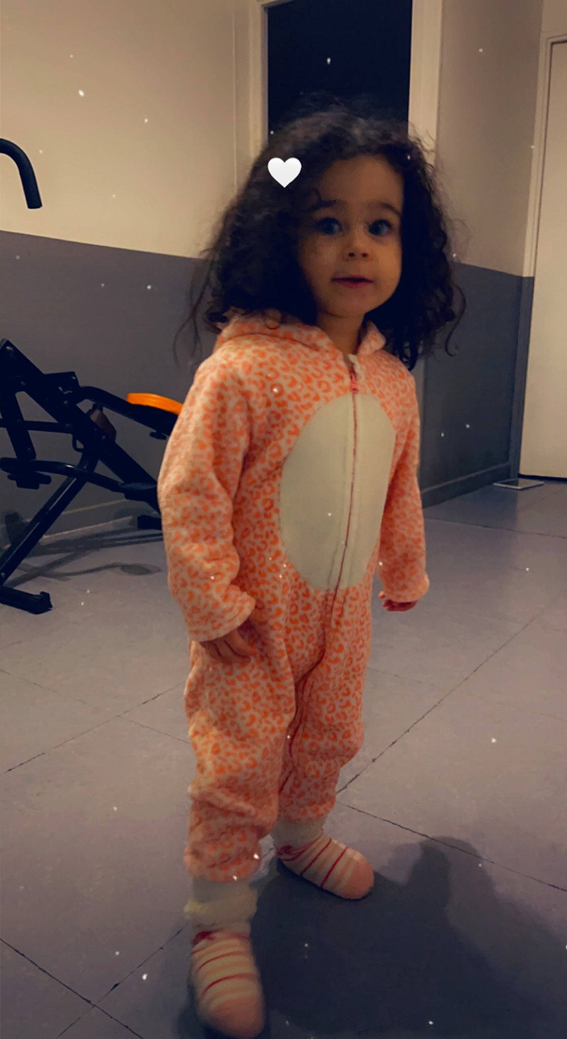 Giulya a rejoint le concours — aidez-le/la à gagner de superbes lots ! cool, facial_expression, fashion_design, floor, flooring, fun, hair, hairstyle, happy, headgear, knee, lip, long_hair, person, shoulder, skin, sleeve, standing, street_fashion, thigh