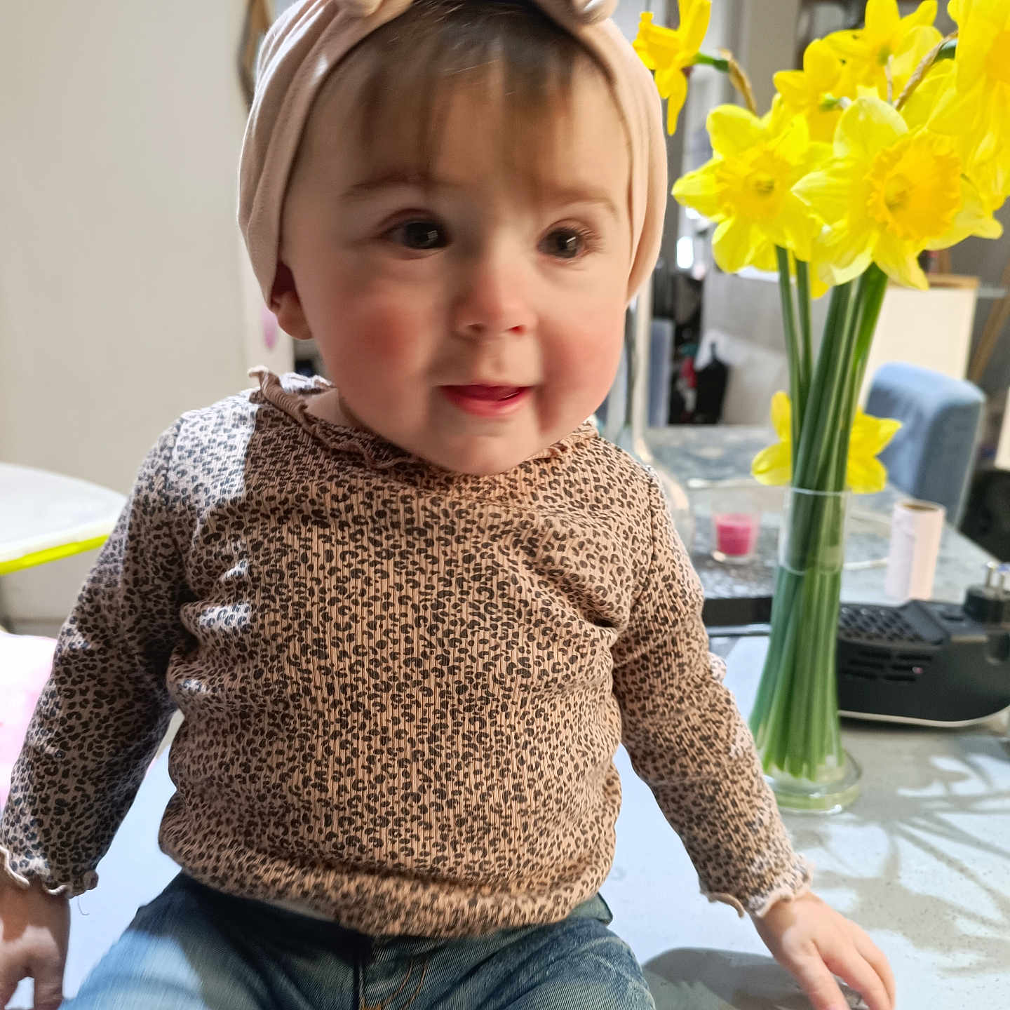Romance participe au concours pour gagner de l'argent avec cette photo : baby, bonnet, cap, clothing, daffodil, face, flower, flowerarrangement, flowerbouquet, hat, head, ikebana, jeans, knitwear, longsleeve, pants, person, plant, sleeve, sweater