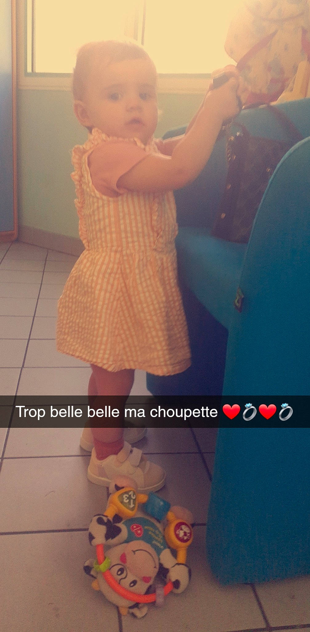 Matylda a rejoint le concours — aidez-le/la à gagner de superbes lots ! baby, baby_toddler_clothing, flooring, font, fun, happy, human_body, human_leg, joint, knee, leg, organ, pattern, person, photograph, pink, shoulder, snapshot, thigh, toddler