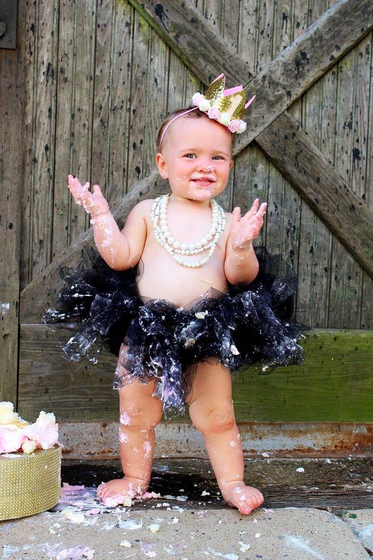 Anna-claire is registered to the contest to win money with this photo: abdomen, child, costume, fun, girl, hair_accessory, happiness, infant, joy, leg, person, smile, toddler, trunk, vacation