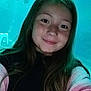 Lucinda a rejoint le concours — aidez-le/la à gagner de superbes lots ! aquarium, casual_clothing, child, face, fish, girl, happy, indoor, jacket, leisure, long_hair, person, photography, portrait, selfie, smile, tank, underwater, water, young