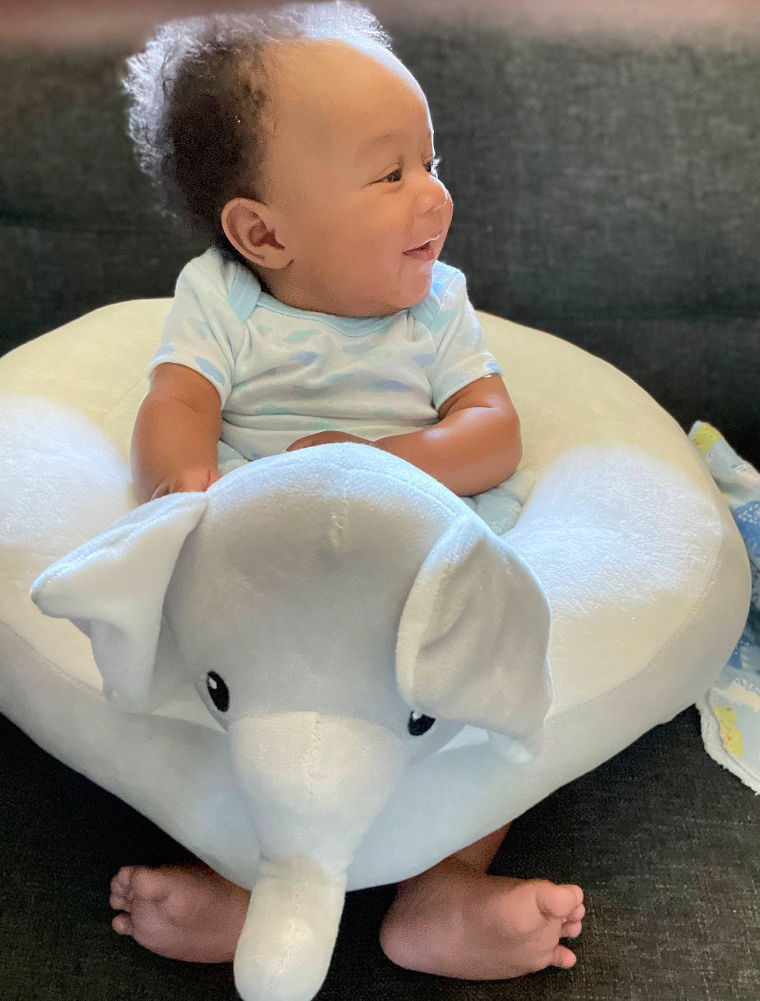 Deymir is registered to the contest to win money with this photo: baby, baby_products, baby_toddler_clothing, barefoot, cheek, child, comfort, face, finger, foot, gesture, happy, head, human_body, human_leg, knee, person, skin, stomach, thumb