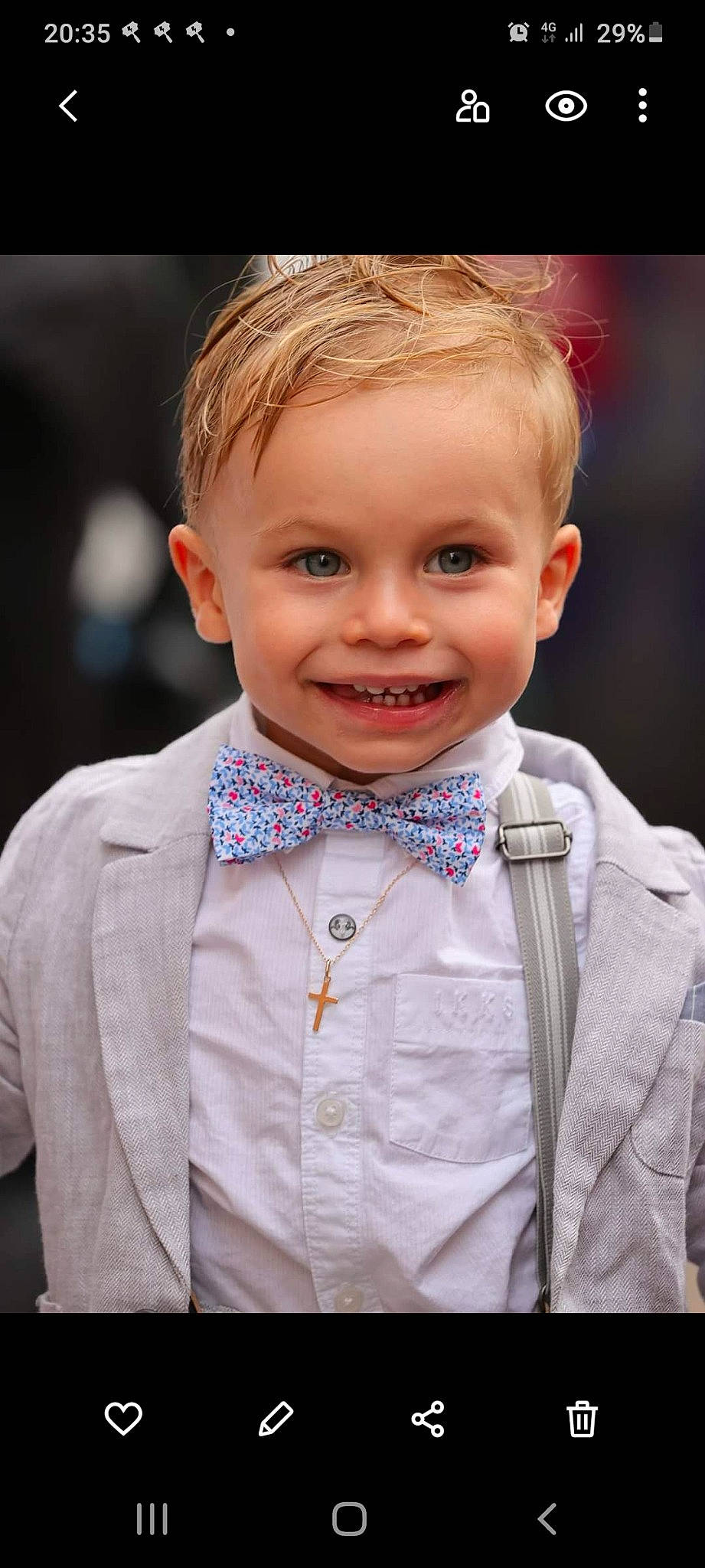 Sohan a rejoint le concours — aidez-le/la à gagner de superbes lots ! blond, bow_tie, cheek, child, child_model, chin, ear, face, fashion_accessory, forehead, formal_wear, hair, hairstyle, head, joy, nose, person, skin, smile, suit