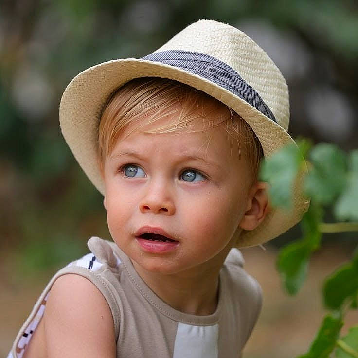 Sohan a rejoint le concours — aidez-le/la à gagner de superbes lots ! beige, cap, child, child_model, clothing, face, fashion_accessory, hat, headgear, lip, person, skin, smile, sun_hat, toddler