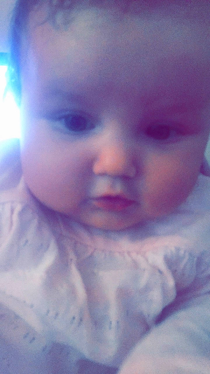 Zohra a rejoint le concours — aidez-le/la à gagner de superbes lots ! baby, beauty, cheek, child, chin, close_up, eye, eyebrow, eyelash, face, forehead, head, iris, lip, mouth, nose, person, pink, skin, smile