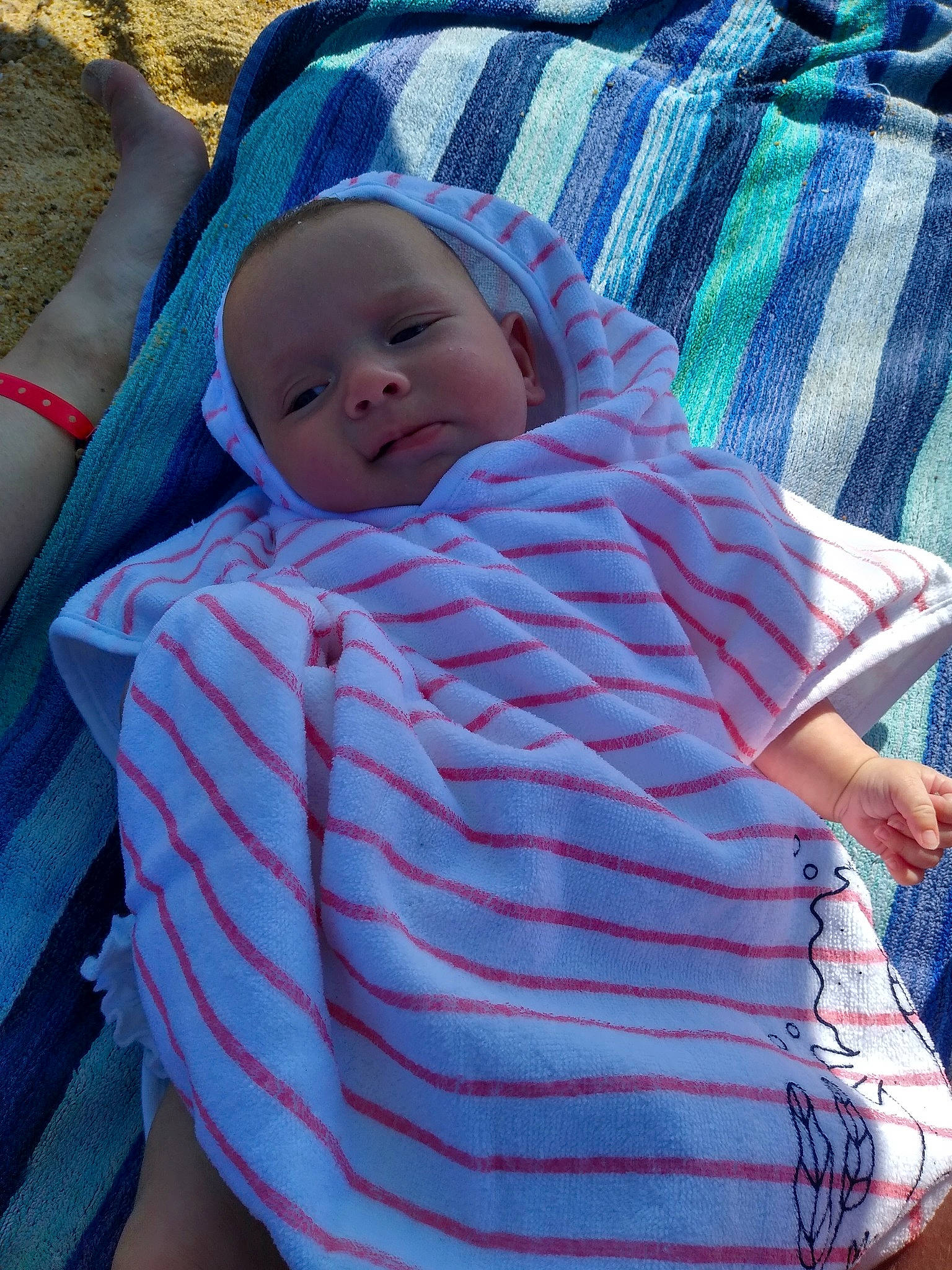 Noëmie participe au concours pour gagner de l'argent avec cette photo : baby, baby_products, baby_safety, baby_sleeping, baby_toddler_clothing, cheek, child, comfort, face, head, linens, pattern, person, pink, product, sitting, skin, sleep, sleeve, textile