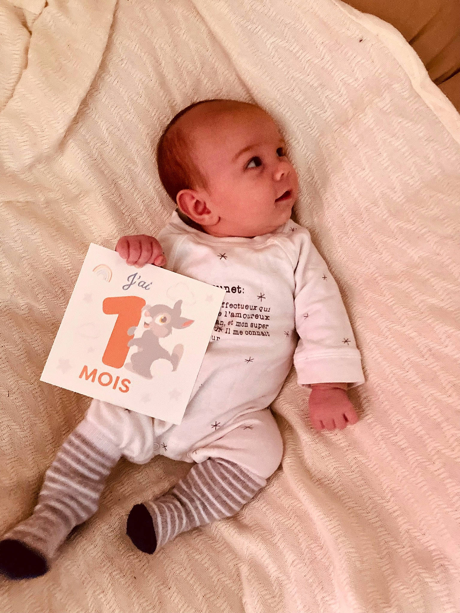 Swan a rejoint le concours — aidez-le/la à gagner de superbes lots ! baby, baby_products, baby_sleeping, baby_toddler_clothing, bedding, carmine, cheek, child, comfort, happy, linens, nose, person, pink, product, sitting, skin, sleeve, t_shirt, textile