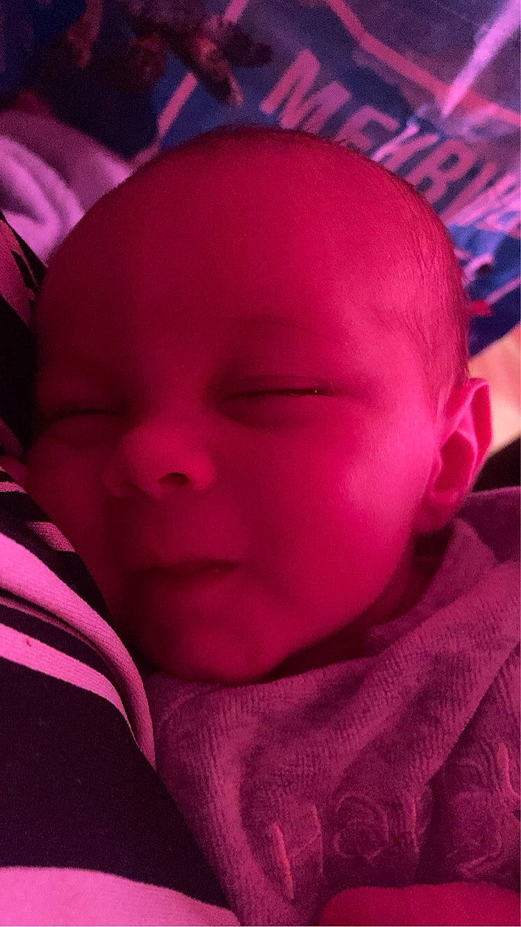 Swan a rejoint le concours — aidez-le/la à gagner de superbes lots ! baby, cheek, child, close_up, comfort, cool, ear, electric_blue, eyebrow, eyelash, finger, happy, magenta, mouth, nose, person, pink, purple, skin, toddler