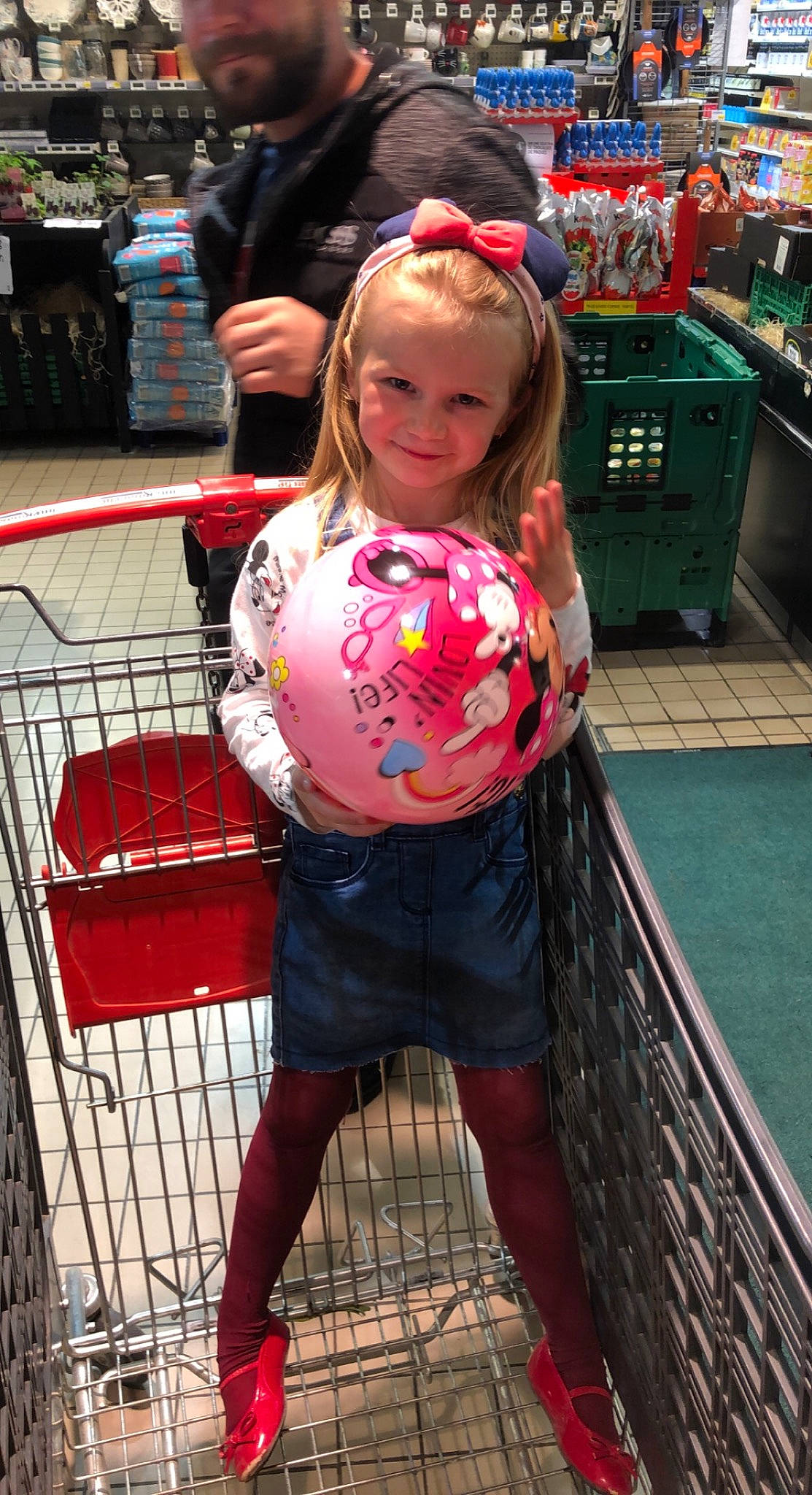 Kim a rejoint le concours — aidez-le/la à gagner de superbes lots ! child, event, fun, happy, human_leg, joint, joy, leisure, long_hair, magenta, pattern, people, person, photograph, recreation, red, smile, snapshot, street_fashion, t_shirt