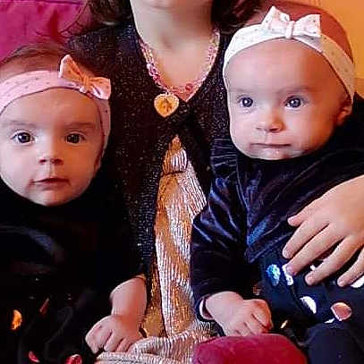 Inès Et Eva participe au concours pour gagner de l'argent avec cette photo : child, girl, hair_accessory, happiness, headgear, infant, person, product, toddler