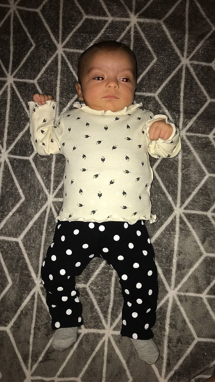 Kamelia participe au concours pour gagner de l'argent avec cette photo : art, baby, baby_products, baby_toddler_clothing, baby_toys, black, child, circle, design, font, happy, illustration, mesh, monochrome, monochrome_photography, pattern, person, polka_dot, sleeve, toddler