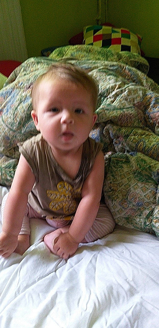 Fiorella participe au concours pour gagner de l'argent avec cette photo : bedtime, child, eye, girl, infant, iris, nap, person, play, sitting, skin, sleep, smile, textile, toddler