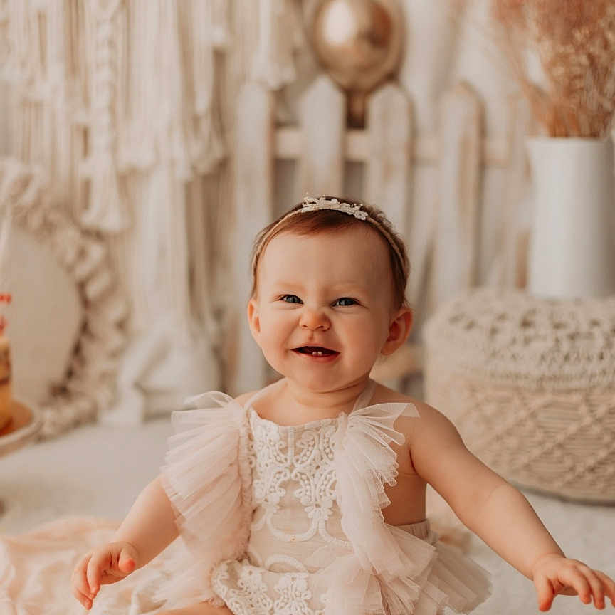 Giulia a rejoint le concours — aidez-le/la à gagner de superbes lots ! accessories, baby, babylaughing, bodypart, clothing, dress, face, finger, formalwear, hand, happy, head, indoors, jewelry, laughing, person, photography, portrait, sitting, smile