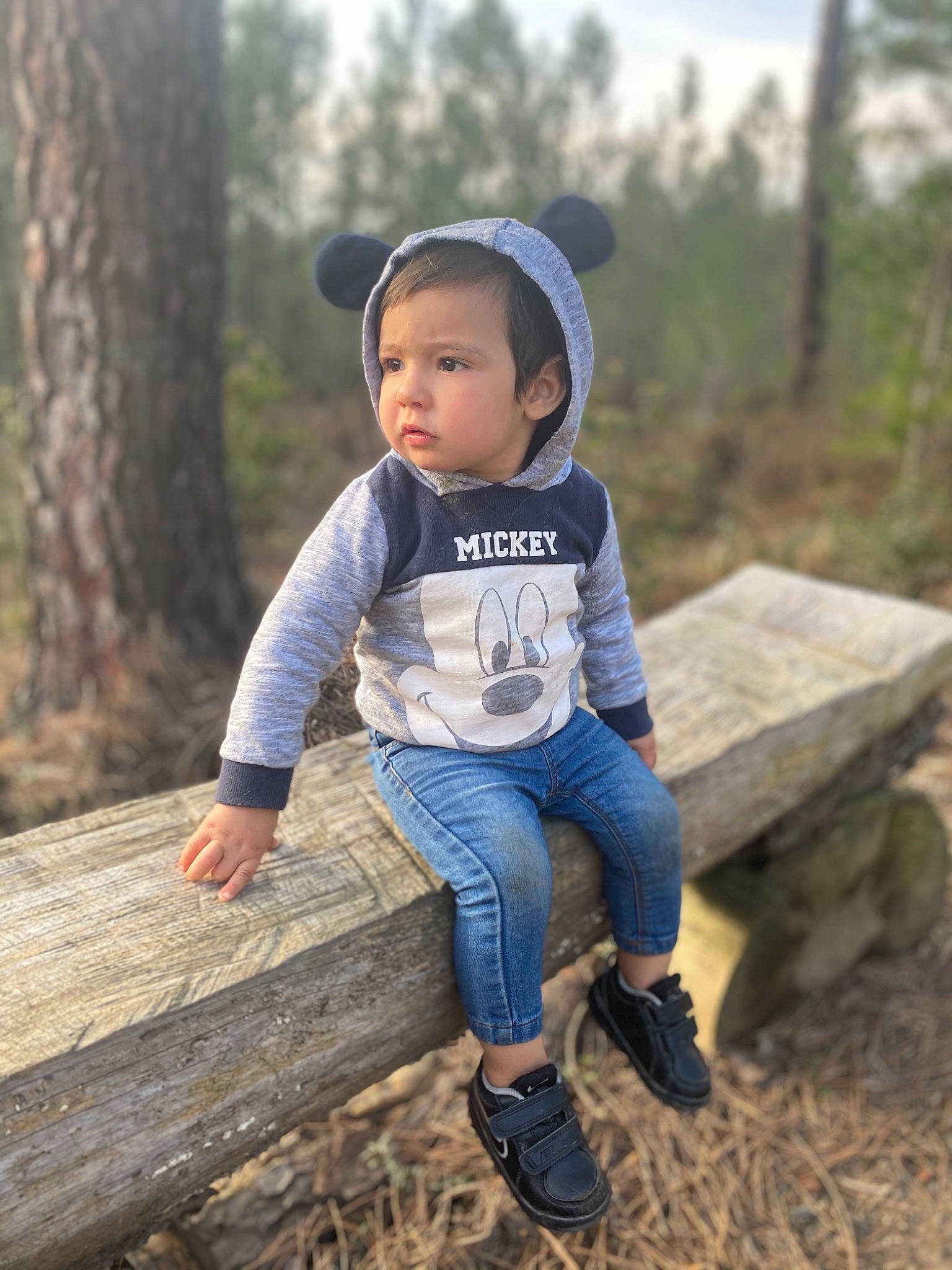 Lorenzo participe au concours pour gagner de l'argent avec cette photo : cap, electric_blue, face, flash_photography, fun, grass, happy, hat, leisure, people_in_nature, person, plant, shoe, sitting, sneakers, standing, sun_hat, t_shirt, toddler, tree