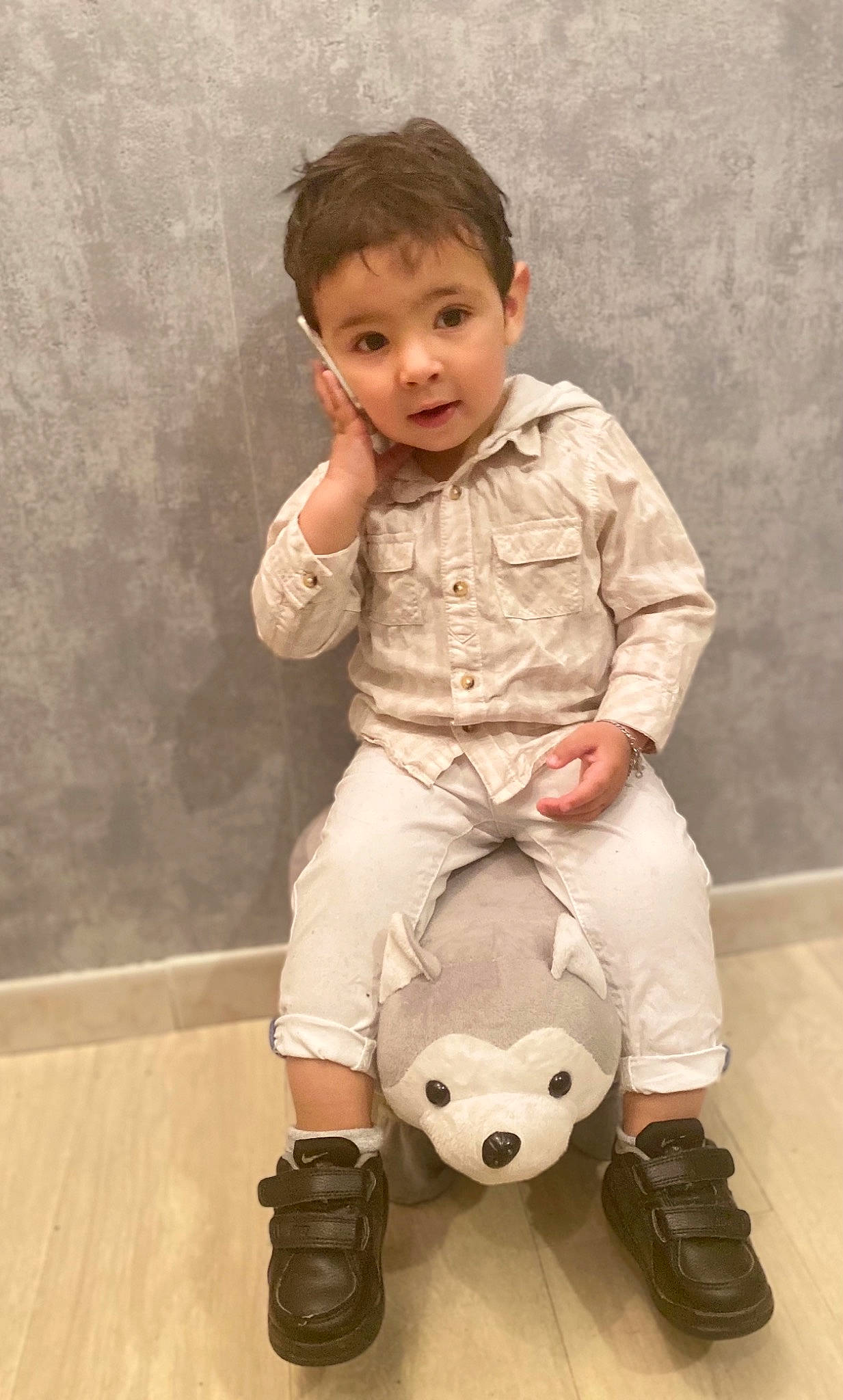Lorenzo a rejoint le concours — aidez-le/la à gagner de superbes lots ! baby, baby_toddler_clothing, boot, cheek, child, flash_photography, football, happy, human_leg, knee, nose, person, rolling, shoe, sitting, sleeve, sneakers, t_shirt, toddler, toy