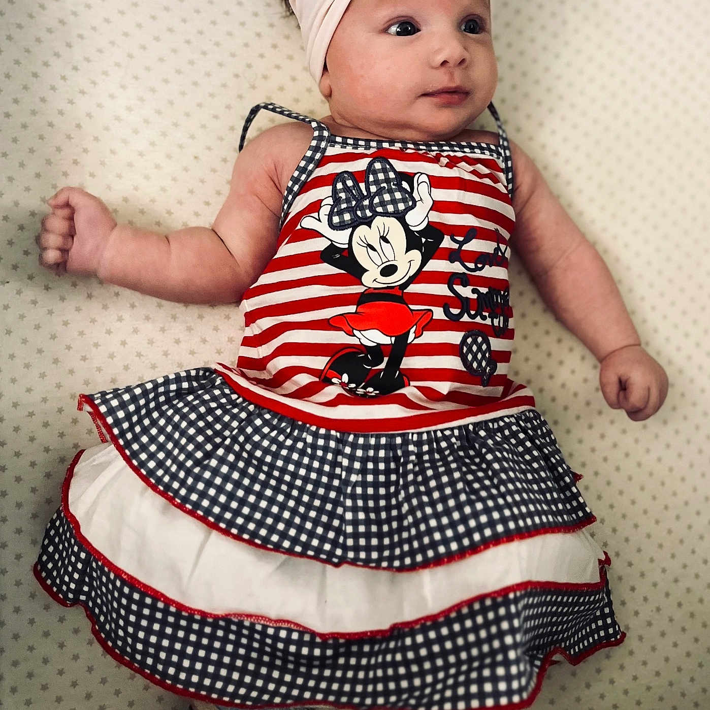 Léna a rejoint le concours — aidez-le/la à gagner de superbes lots ! accessories, baby, bonnet, clothing, costume, couch, cushion, dress, face, furniture, hat, head, headband, homedecor, newborn, pattern, person, photography, portrait, skirt