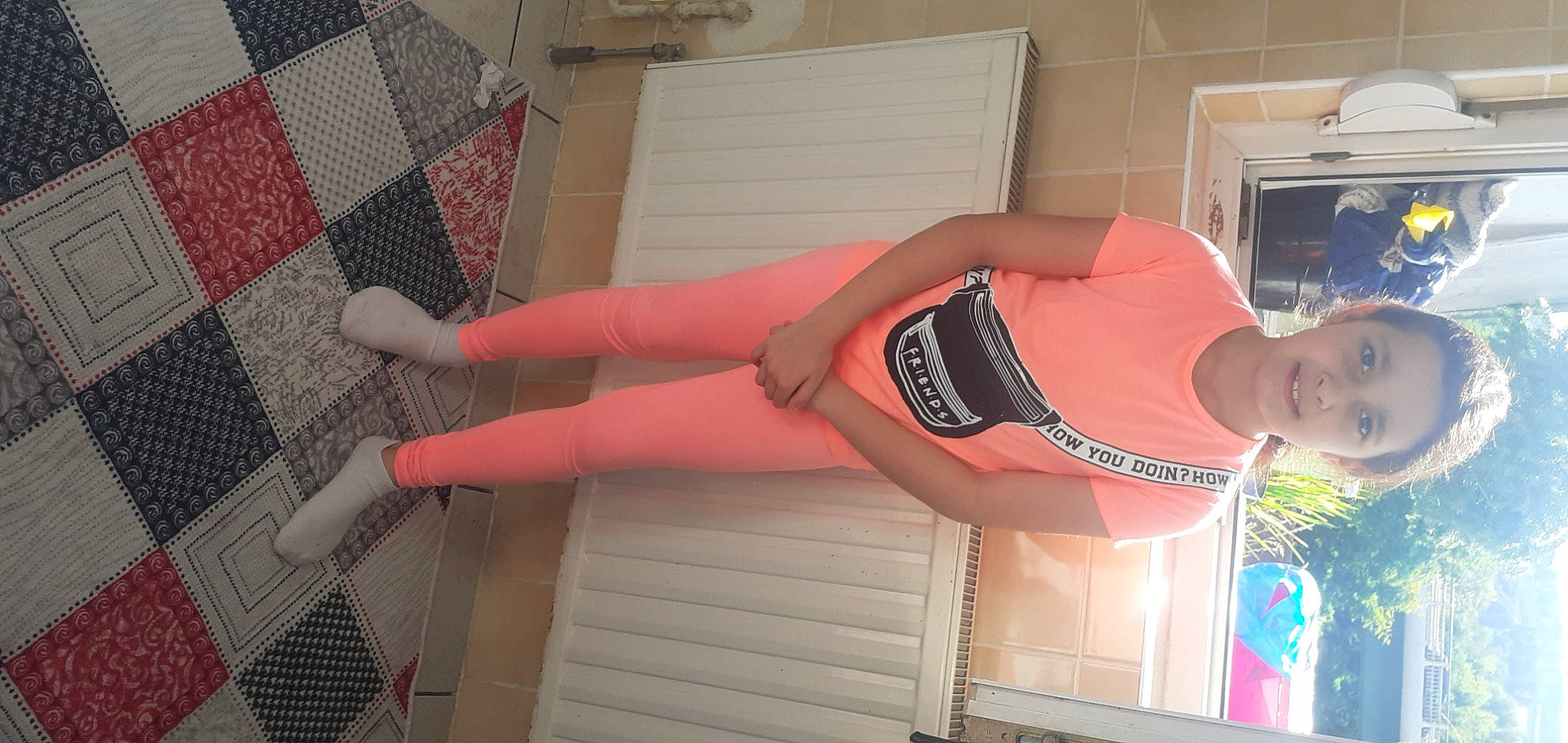 Dalya Nur a rejoint le concours — aidez-le/la à gagner de superbes lots ! abdomen, calf, chest, elbow, finger, flooring, foot, hip, human_leg, joint, joy, knee, leg, orange, person, shorts, sportswear, textile, thigh, trunk