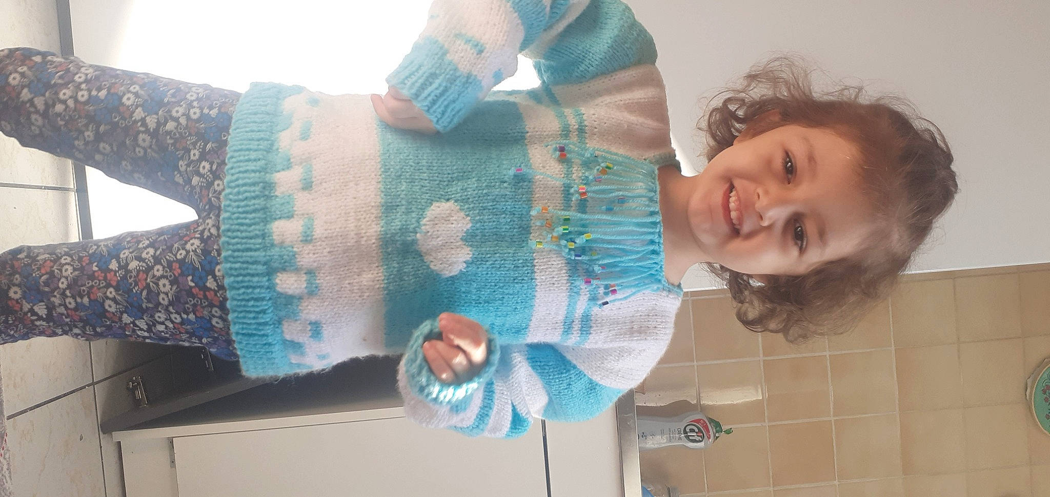 Dounya participe au concours pour gagner de l'argent avec cette photo : child, fashion_accessory, finger, fun, glove, hand, happy, head, joy, pattern, person, plastic_bottle, room, sleeve, smile, sock, stuffed_toy, textile, toddler, wool