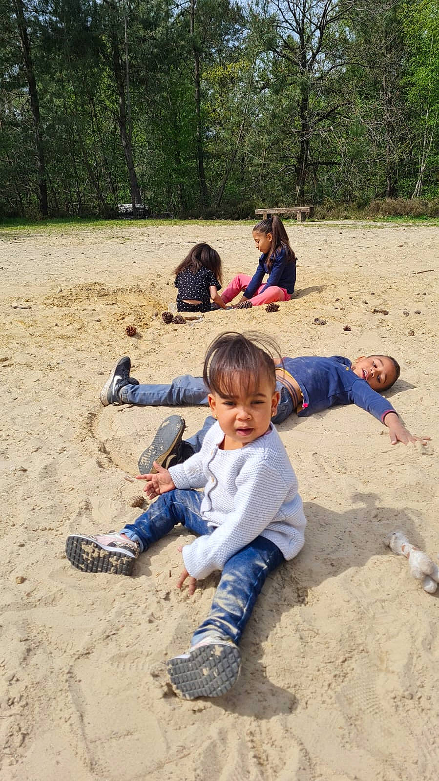 Aïcha a rejoint le concours — aidez-le/la à gagner de superbes lots ! boot, child, footwear, fun, grass, landscape, leg, leisure, person, plant, play, recreation, sand, shoe, sitting, smile, sneakers, soil, toddler, travel