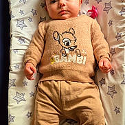 Chloé participe au concours pour gagner de l'argent avec cette photo : baby, infant, child, sweater, pants, pacifier, cushion, star_pattern, lying_down, face, hands, feet, clothing, cute, indoors, portrait, young_child, soft_lighting, expression, resting