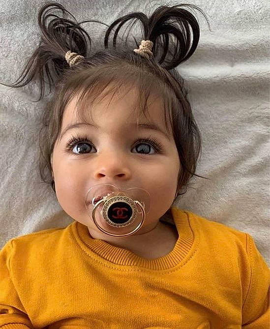 Shanel participe au concours pour gagner de l'argent avec cette photo : cheek, chin, ear, eye, eyebrow, eyelash, face, flash_photography, hair, head, human_body, iris, jaw, lip, mouth, neck, nose, organ, person, sleeve