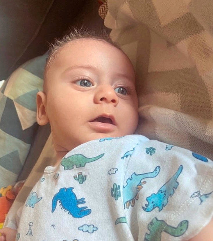 Zayan participe au concours pour gagner de l'argent avec cette photo : baby, baby_toddler_clothing, cheek, child, comfort, cool, eye, eyebrow, eyelash, face, forehead, happy, iris, lip, nose, person, skin, sleeve, textile, toddler