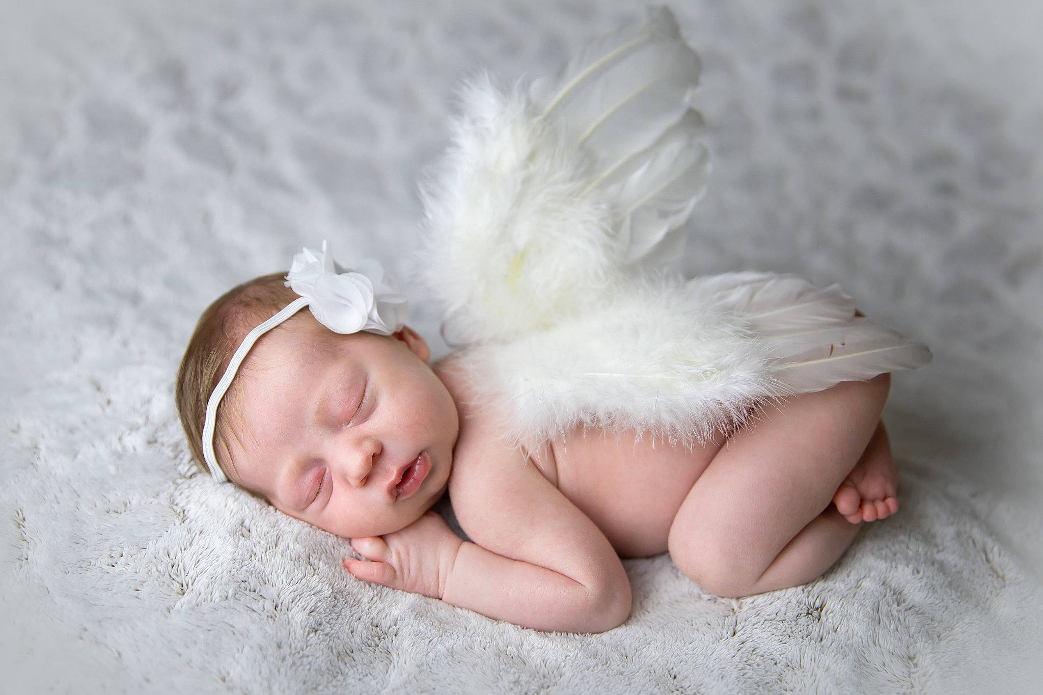 Shanna participe au concours pour gagner de l'argent avec cette photo : baby, baby_sleeping, baby_toddler_clothing, cap, child, comfort, eye, face, flash_photography, grass, hair_accessory, head, headgear, iris, linens, lip, nail, person, skin, toddler